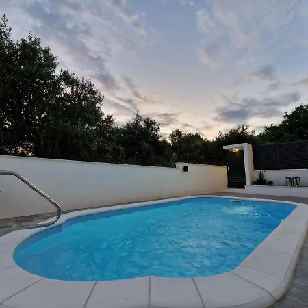 Marcelina 1 With Private Pool Трогир