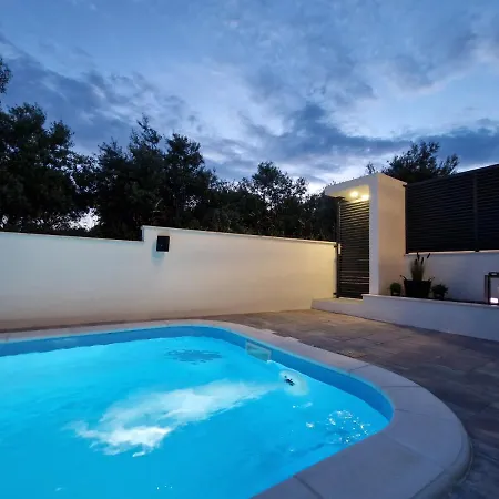 Marcelina 1 With Private Pool * Трогир